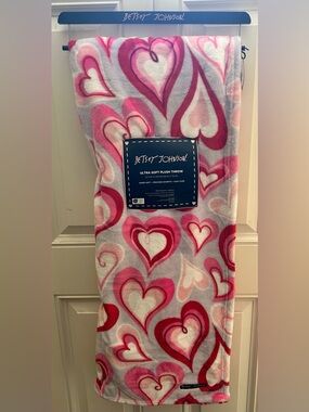 BETSEY JOHNSON HUGE/DOUBLE-SIDED SOFT 50” x 70” BLANKET/THROW, BRAND NWT
